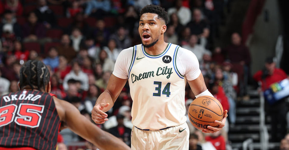 包含字母哥赛事官方发布绝杀新规，FPX争议不断！的词条