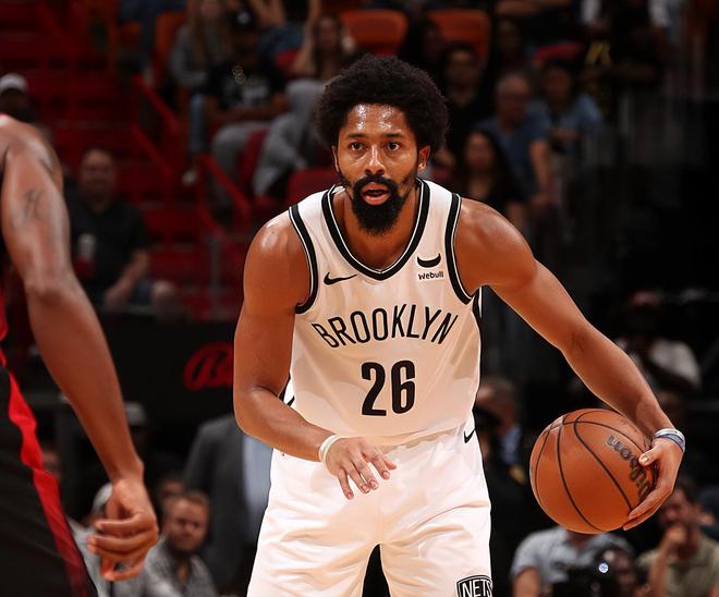 包含巴特勒在篮网比赛中势不可挡，挺进下一轮引发热议！的词条